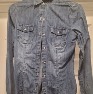 Medium Long Sleeve Button Up